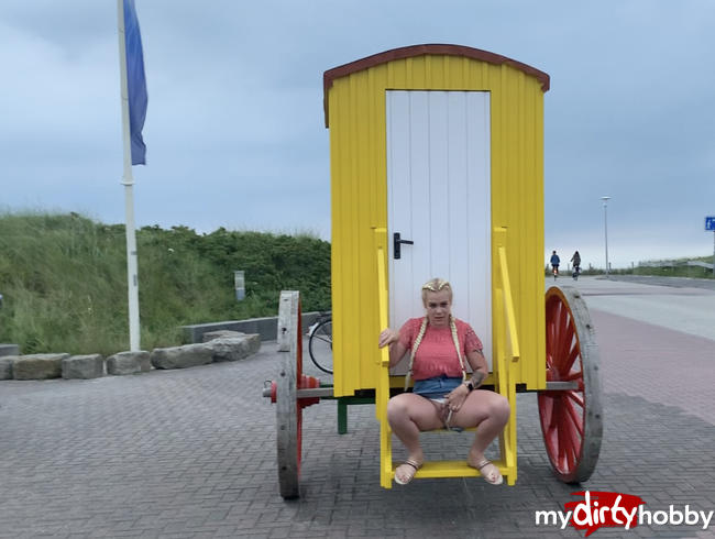 Public auf dem Strandwagen - der erste piss auf der Insel