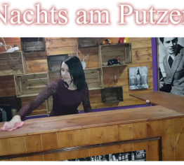 Die Reinigungskraft bei der Arbeit gestört