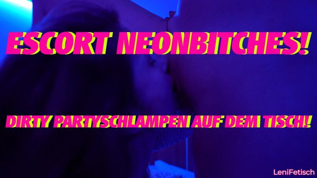 escort-neonbitches-dirty-partyschlampen-auf-dem-tisch-lenifetisch